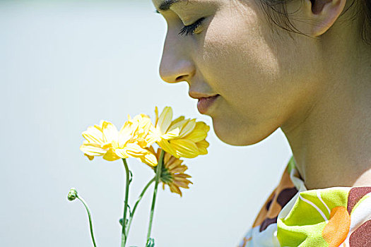 美女,嗅,花,侧面,特写