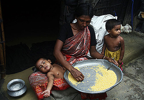 女人,孩子,准备,大杯,儿童,木豆,烹调,贫民窟,一个,城市,孟加拉,八月,2009年
