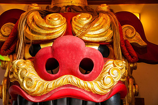 日本东京筑地鱼市场,寺庙内的吉祥物,天花板的大狮子