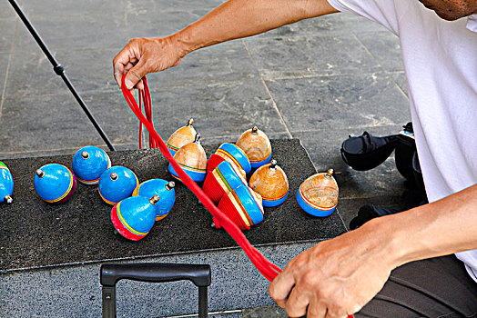 中国的传统玩具,木头制陀螺,是古老的童玩