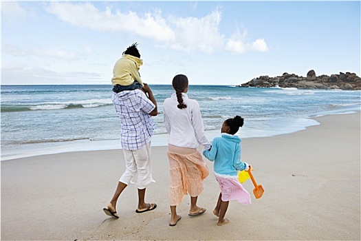 两代同堂,走,沙滩,女孩,5-7岁,肩部,后视图