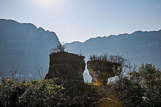 湖北夷陵长江三峡灯影峡里的灯影石