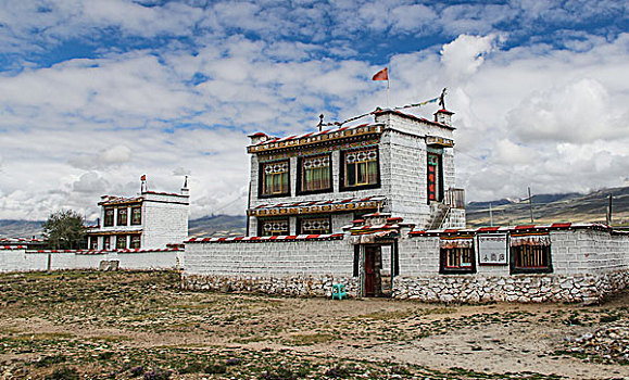 西藏天路的小商店