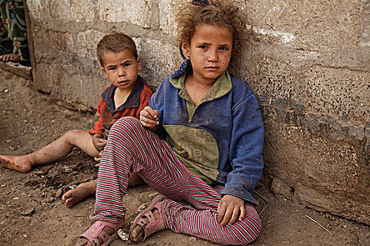 孩子,坐,墙壁,家,乡村,公里,北方,城市,地区,埃及,六月,2007年