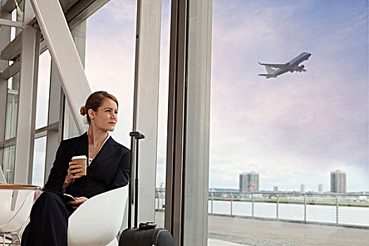 职业女性,喝咖啡,机场