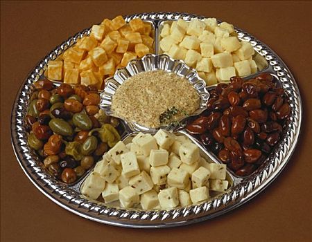 奶酪块,橄榄,芥末,银,开胃食品,盘子