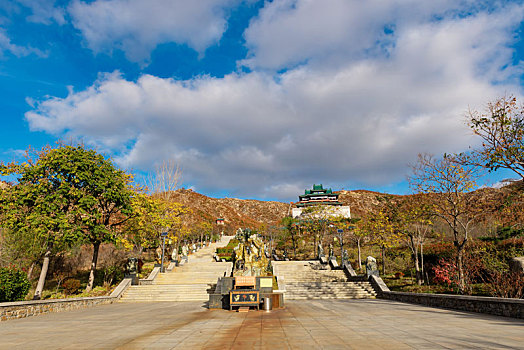 秋日的山东省威海市仙姑顶景区风光