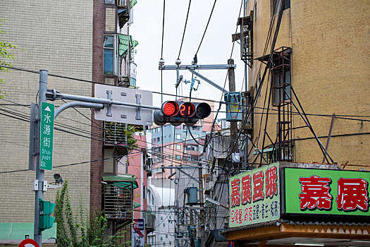 台湾行人号志灯及路标告示独特的乱象