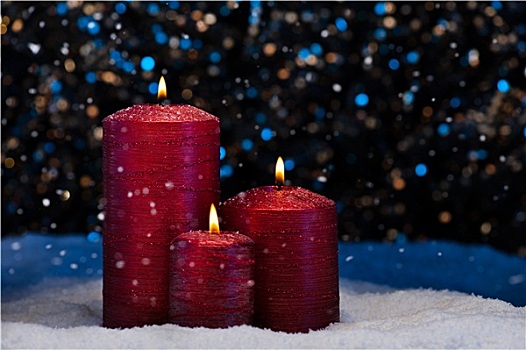 三个,红色,蜡烛,雪中