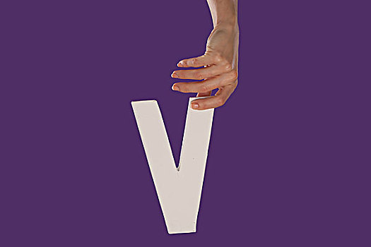 女性,握着,向上,字母v,上面