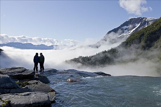 两个人,俯瞰,红鳟鱼,瀑布,朱诺冰原,落下,河谷,仰视,东南阿拉斯加