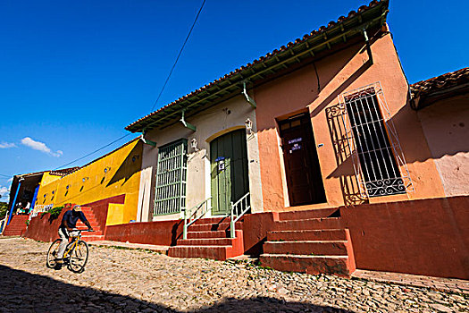 骑自行车,骑,过去,彩色,房子,特立尼达,古巴