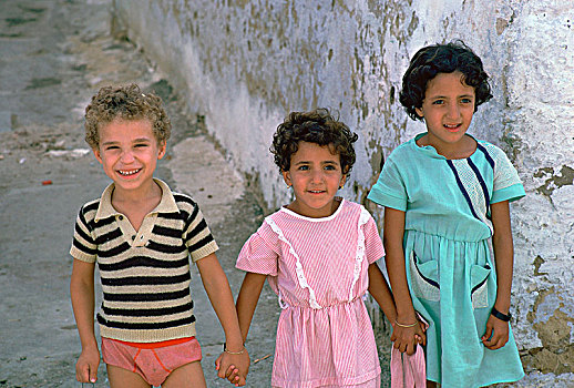 三个孩子,凯鲁万,突尼斯,艺术家,未知