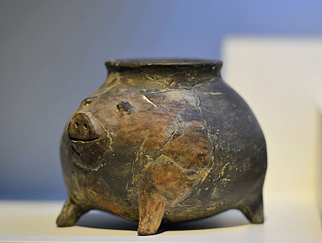 新石器时代猪形陶罐
