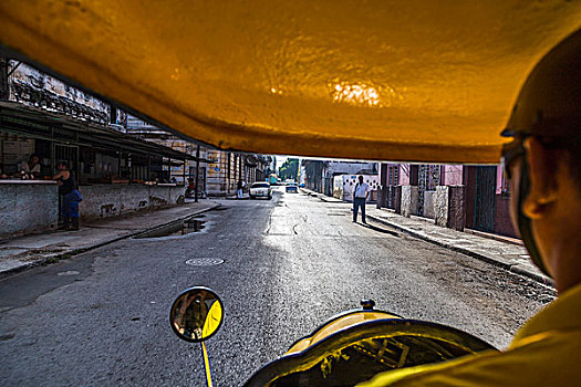 驾驶员,旅行,街道,哈瓦那,古巴