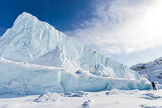 冰山,摄影师,站立,冰冻,峡湾,海岸,巴芬岛,笔直,努纳武特,加拿大,北美