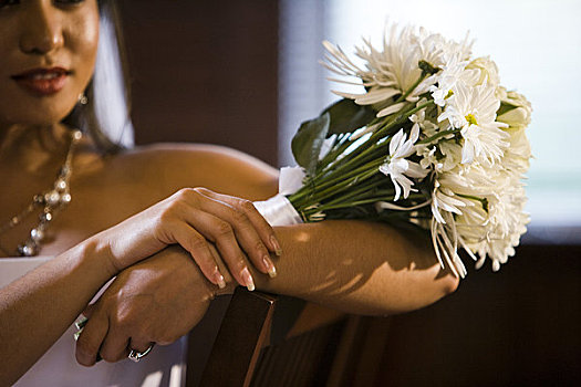 特写,新娘,拿着,花束,前景聚焦