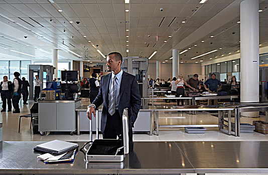 商务人士,等待,行李,安全,登机,机场
