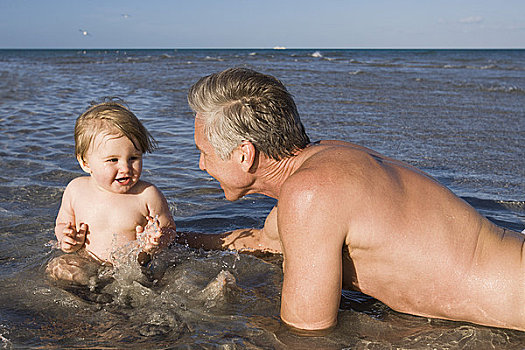 爷爷,孙子,海滩