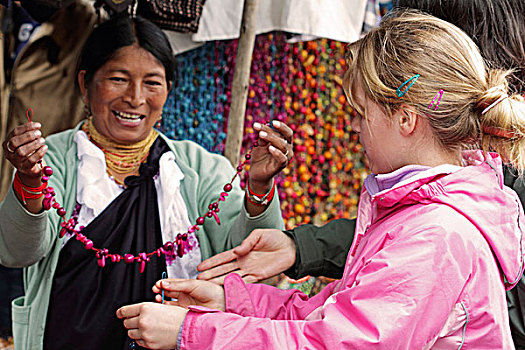 女孩,购物,项链,奥塔瓦洛,市场,厄瓜多尔