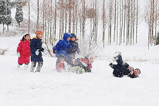 打雪仗 唯美图片