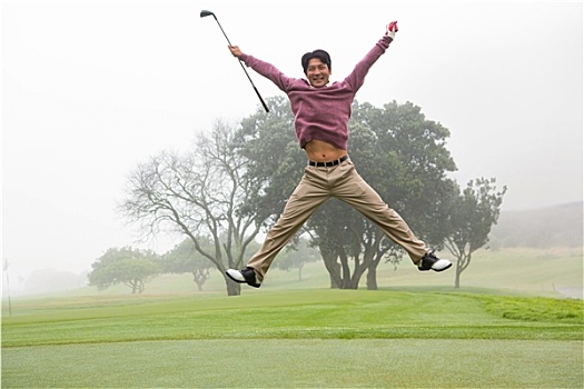兴奋,打高尔夫,跳跃,向上,看镜头,微笑