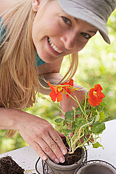 女人,种植,旱金莲,容器