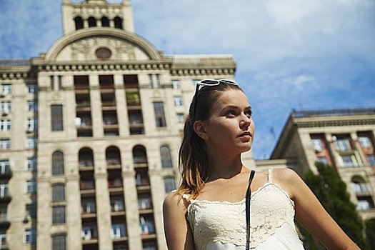 女人,站立,街道,基辅,乌克兰