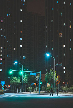 北京沙河恒大城夜间道路街景