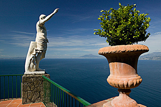 意大利,坎帕尼亚区,那不勒斯湾,卡普里岛,安纳卡普里,雕塑,高处,酒店