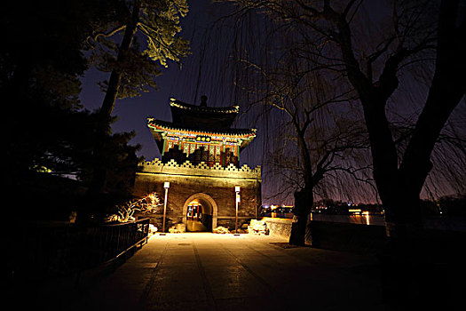2017年1月26日北京西城区北海公园夜景