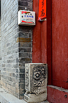 北京胡同里的方箱门墩
