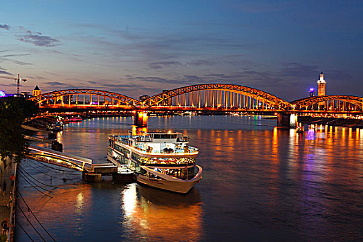 霍恩佐倫大橋,碼頭,萊茵河,黃昏,科隆,北萊茵威斯特伐利亞,德國,歐洲