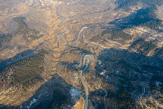 航拍济南金刚纂村的盘山公路