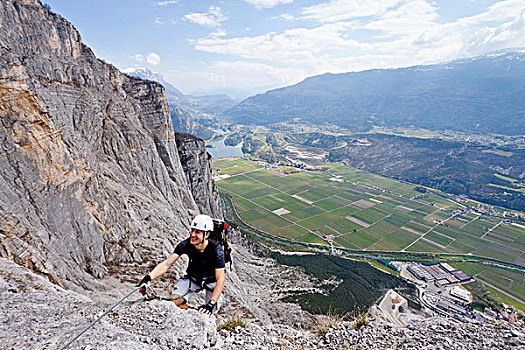 攀登,切-格瓦拉,路线,山谷,加尔达湖,区域,远眺,湖,意大利,欧洲