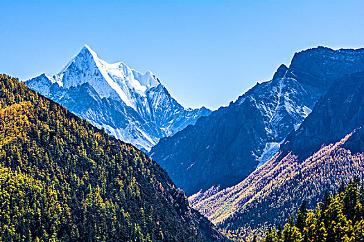 夏洛多吉雪山