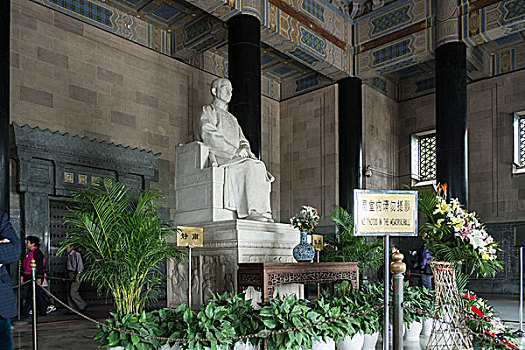 南京标志性雕像图片