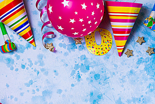 鲜明,彩色,节庆,聚会,场景,边界,气球,彩带,五彩纸屑,蓝色背景,桌子,风格,生日,贺卡,留白