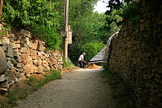 古村卧云铺,逯家岭