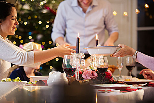 家庭,给,食物,享受,烛光,圣诞晚餐