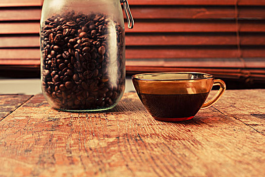 杯子,黑咖啡,罐,咖啡豆,桌子,窗户