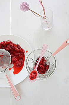 树莓,滤网,塑料制品,勺子