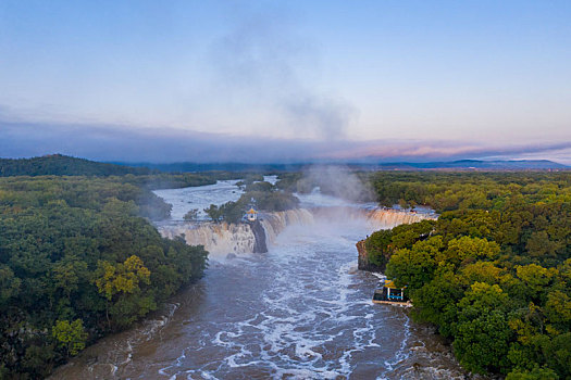 世界地质公园镜泊湖丰水期瀑布胜景