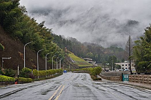 黄山山脚