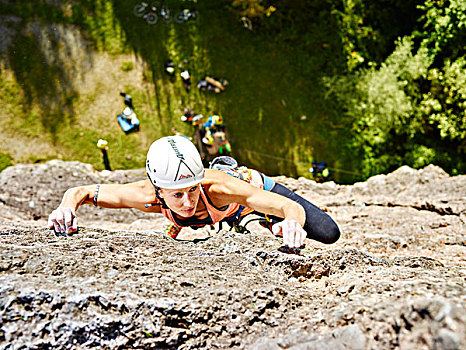 女性,攀登,头盔,岩石面,因斯布鲁克,提洛尔,奥地利,欧洲