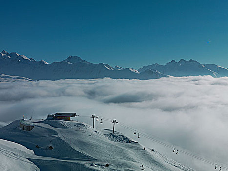 滑雪缆车,滑雪胜地,低云