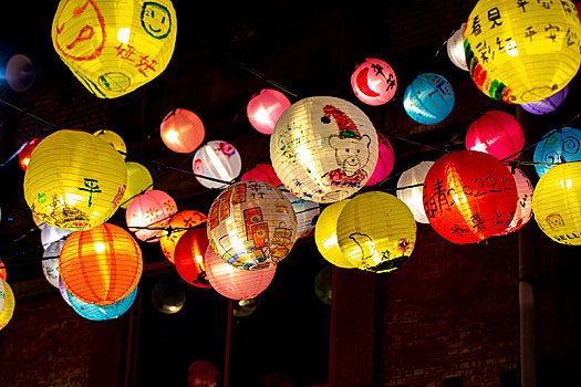 中国传统节日元宵节,台湾灯笼节多姿多彩的灯笼