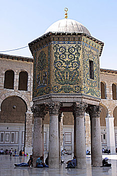 叙利亚大马士革伍麦叶清真寺前院中心亭,著名古建筑