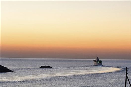 渡轮,离开,码头,晚上,落日,基克拉迪群岛,希腊