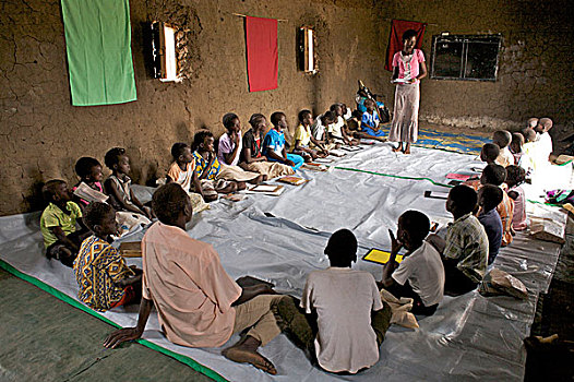 教师,帮助,学生,授课,社交,小学,居民区,朱巴,南,苏丹,许多,孩子,学校,战争,不安全